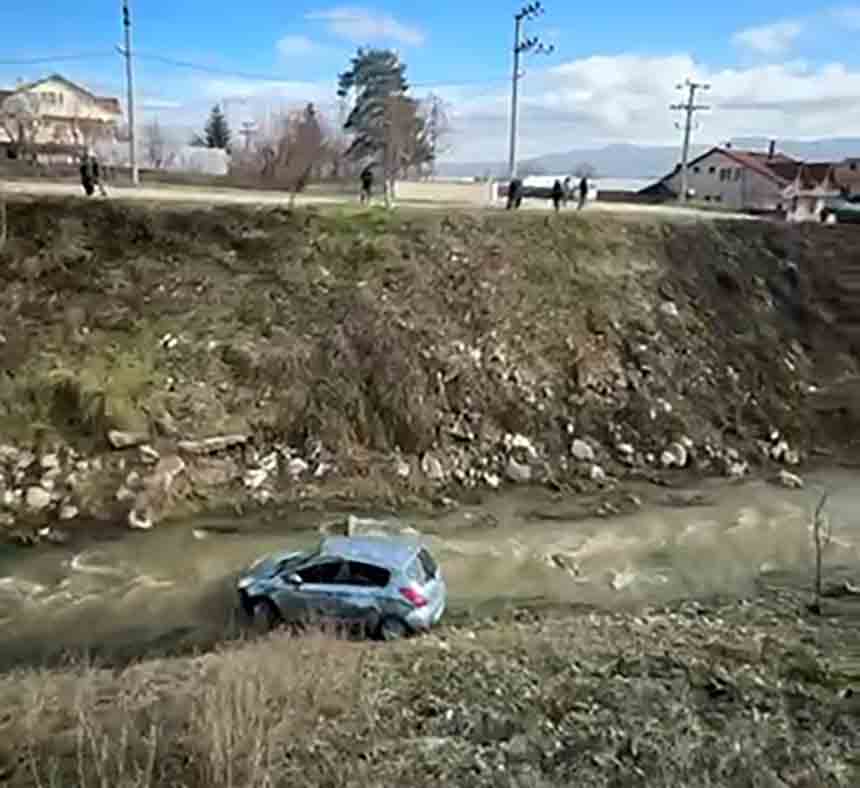 Bolu Dereye Uçan Otomobi̇l (1)
