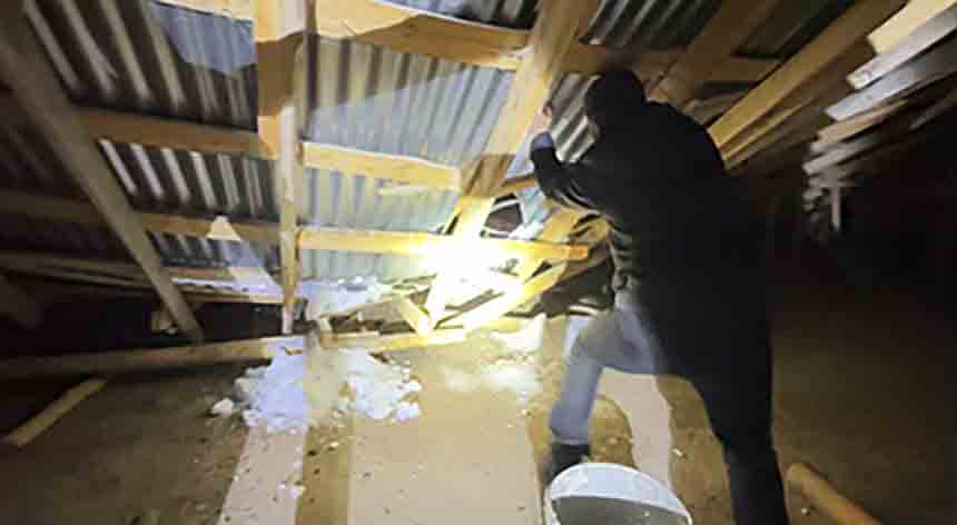 Cami̇ni̇n Çatisi Çöktü (3)