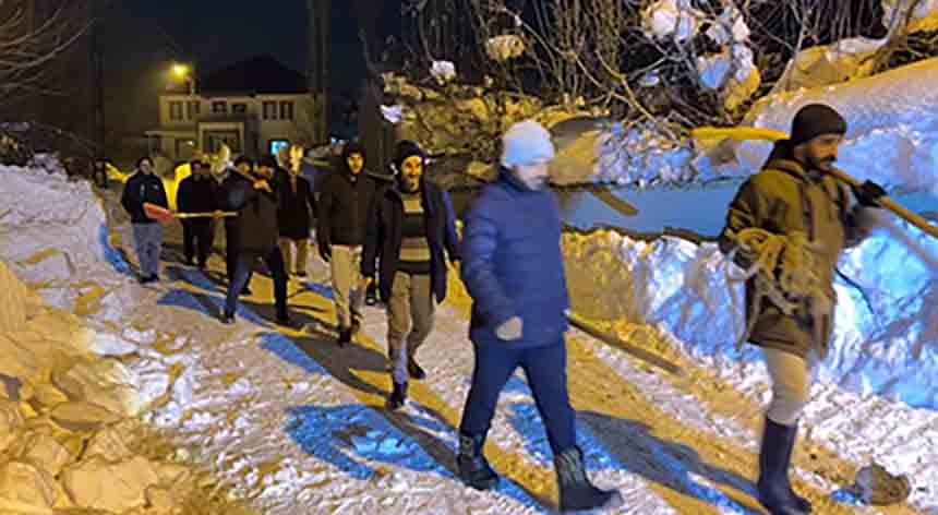 Cami̇ni̇n Çatisi Çöktü (6)