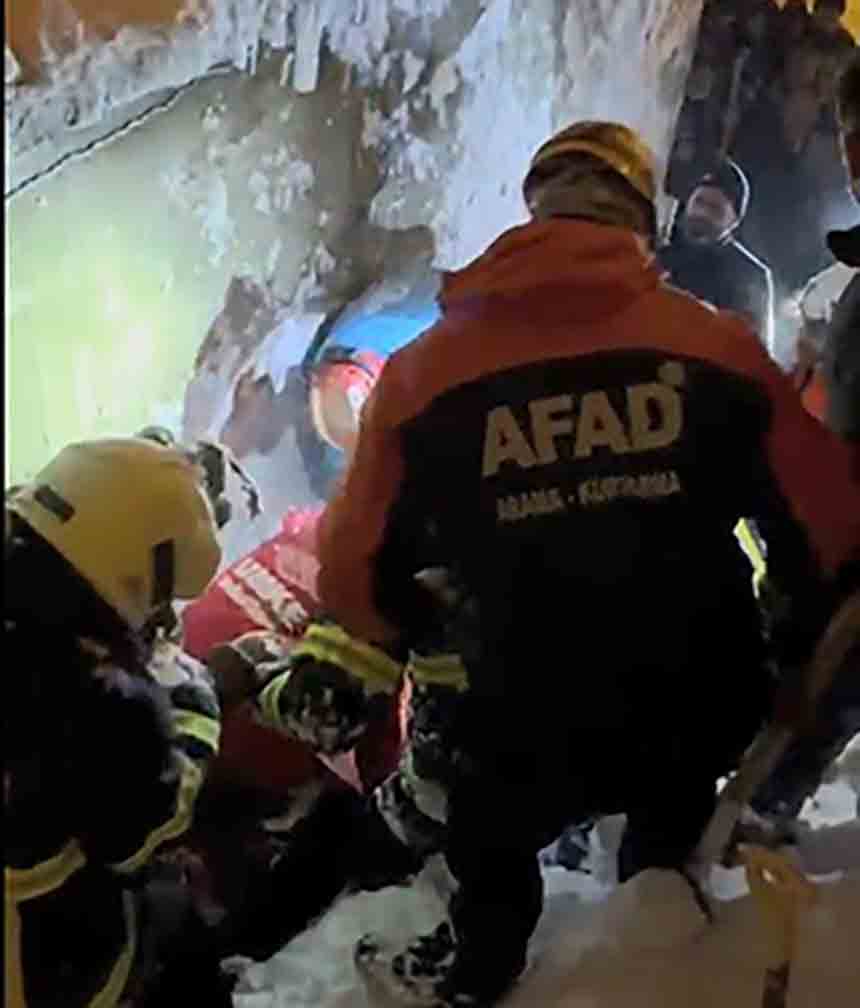 Dami Temi̇zlerken Çiğ Düştü (4)