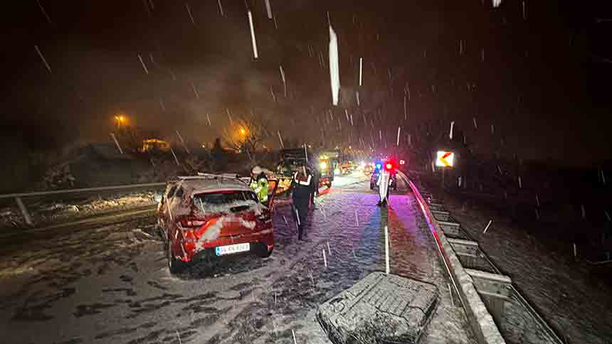 Düzcede Feci̇ Kaza Pazar (1)