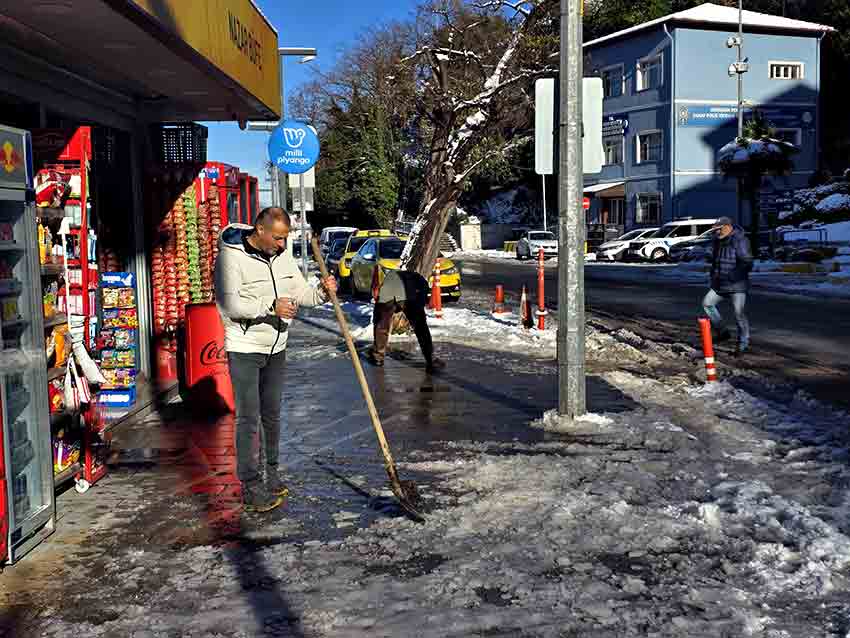 Esnaflar Iş Başında Kürek Ve Fırçalarla Müdahale Ettiler! (3)