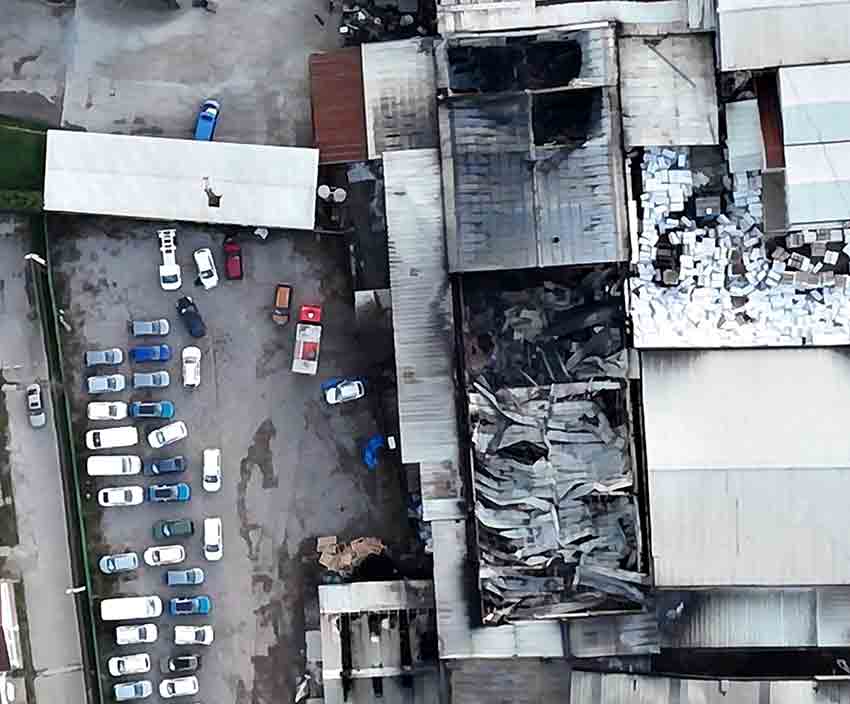 Fabrika Resmen Küle Döndü Yangının Boyutu Gün Ağarınca Ortaya Çıktı (1)