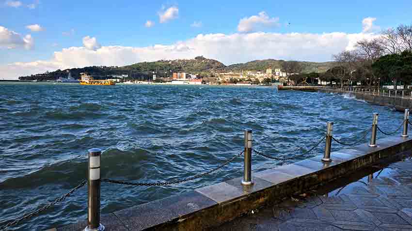 Fırtına Karadeniz’de Dev Dalgalar Oluşturdu (2)