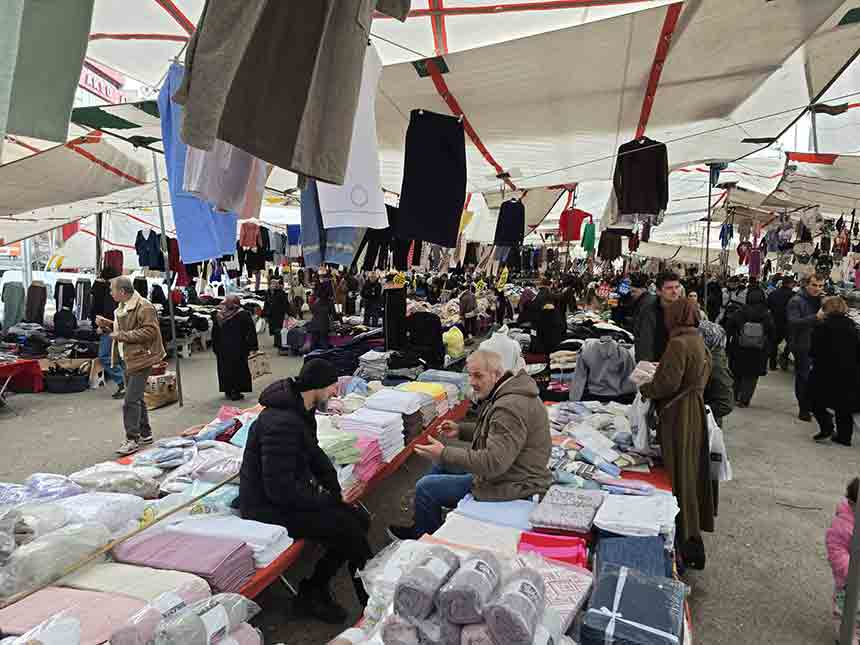 Giysi Pazarında Cumartesi Hareketliliği (2)