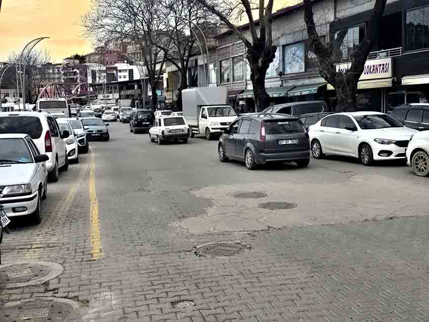 K E N T T E Y O L S O R U N U G İ D E R E K B Ü Y Ü Y O R (1)