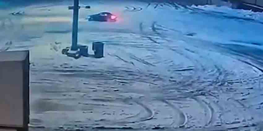 Kar Üzerinde Drift Keyfi Pahalıya Patladı (1)