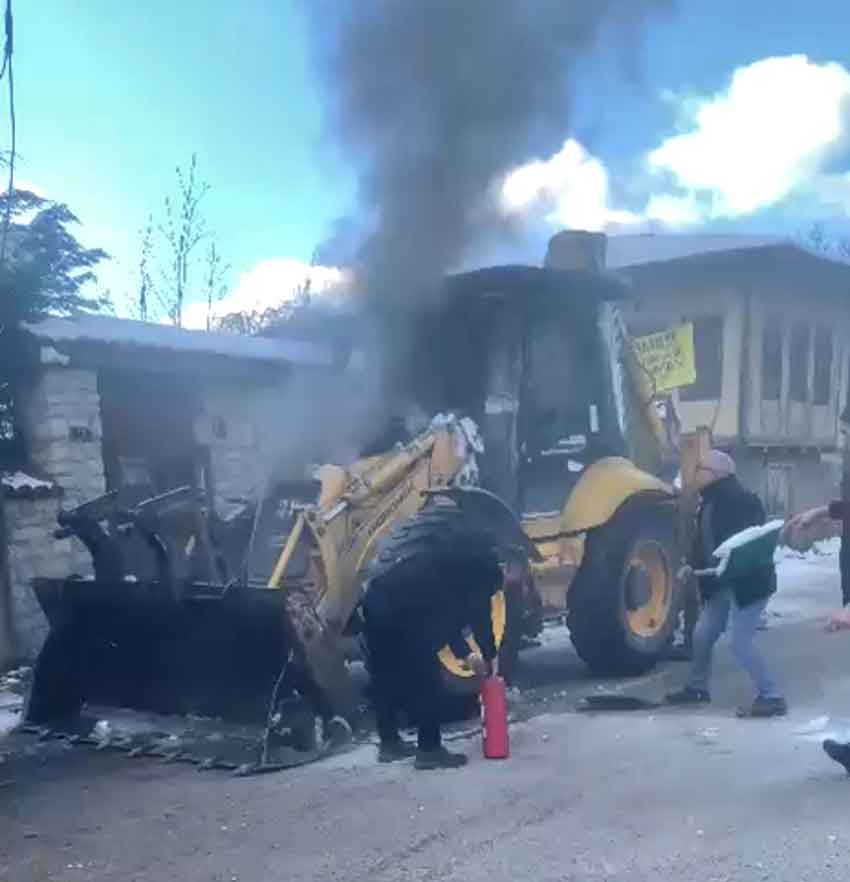 Karabükte İş Maki̇nasi Yangini (1)