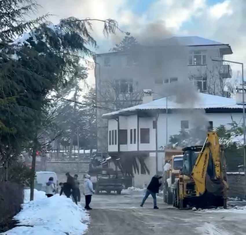 Karabükte İş Maki̇nasi Yangini (2)