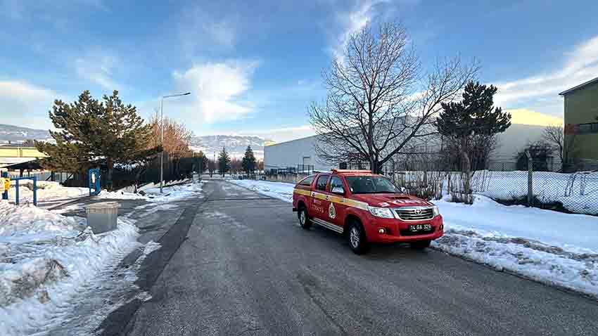 O S B' D E M O B İ L Y A İ M A L A T F A B R İ K A S I N D A Y A N G I N! (1)