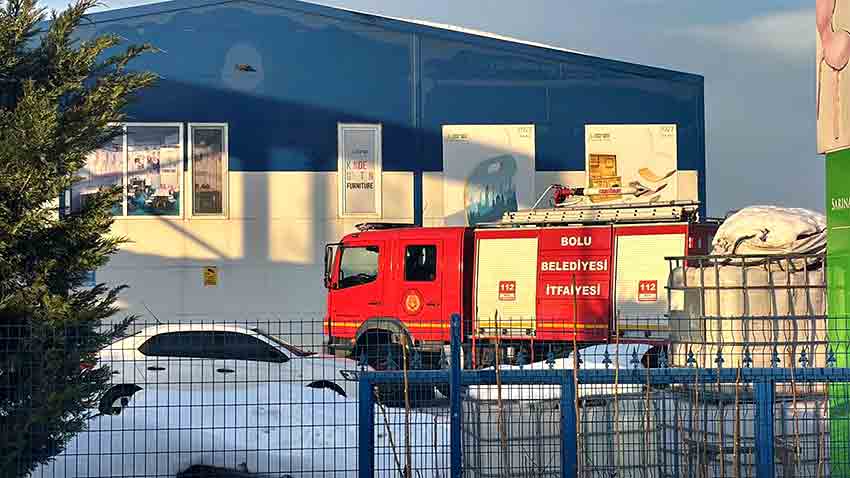 O S B' D E M O B İ L Y A İ M A L A T F A B R İ K A S I N D A Y A N G I N! (4)