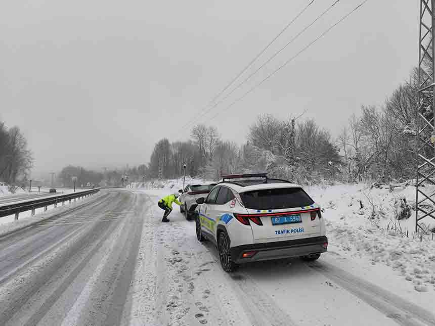 Trafik Ekiplerinden Sürücülere Yardım (3)-1