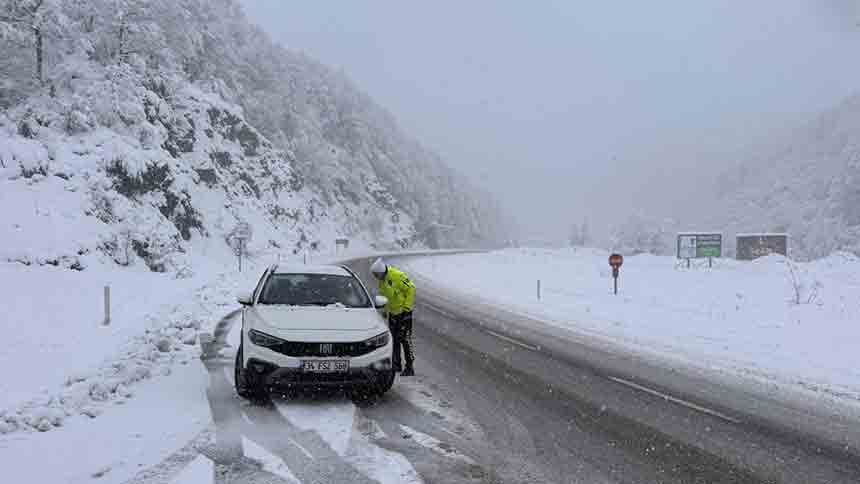 Trafik Ekiplerinden Sürücülere Yardım (4)-1