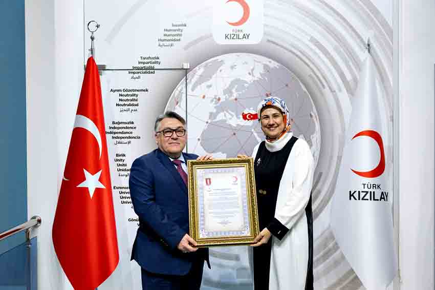 Türk Kızılay'ından Rektör (3)