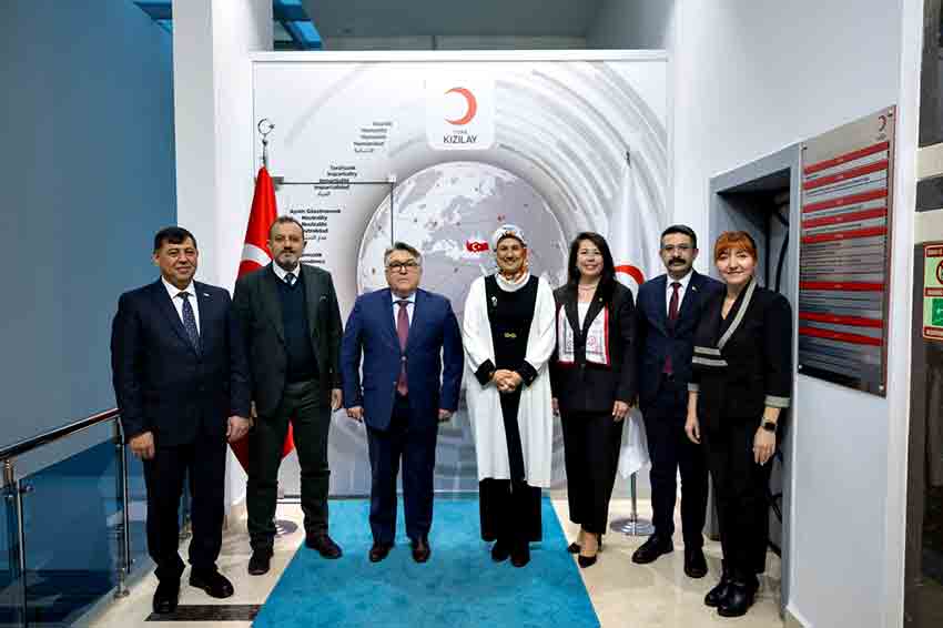 Türk Kızılay'ından Rektör (4)