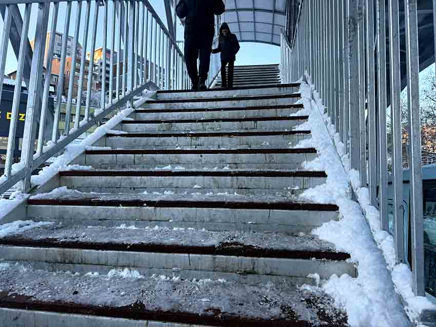 Üst Geçi̇t Buz Pi̇sti̇ne Döndü1 (4)