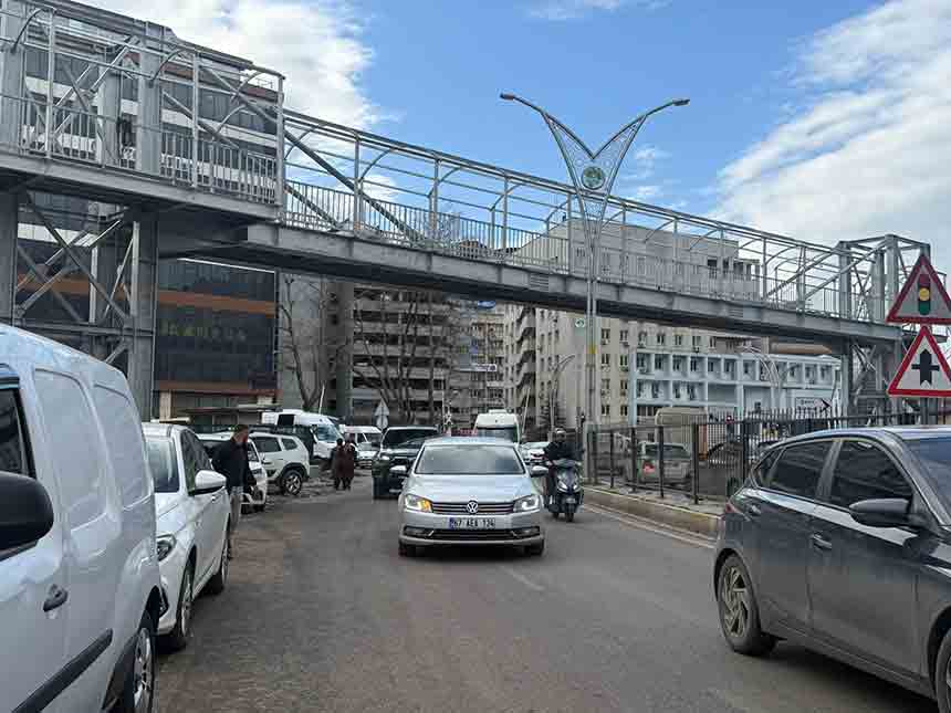 Üst Geçit Var Kaldırım Yok (10)