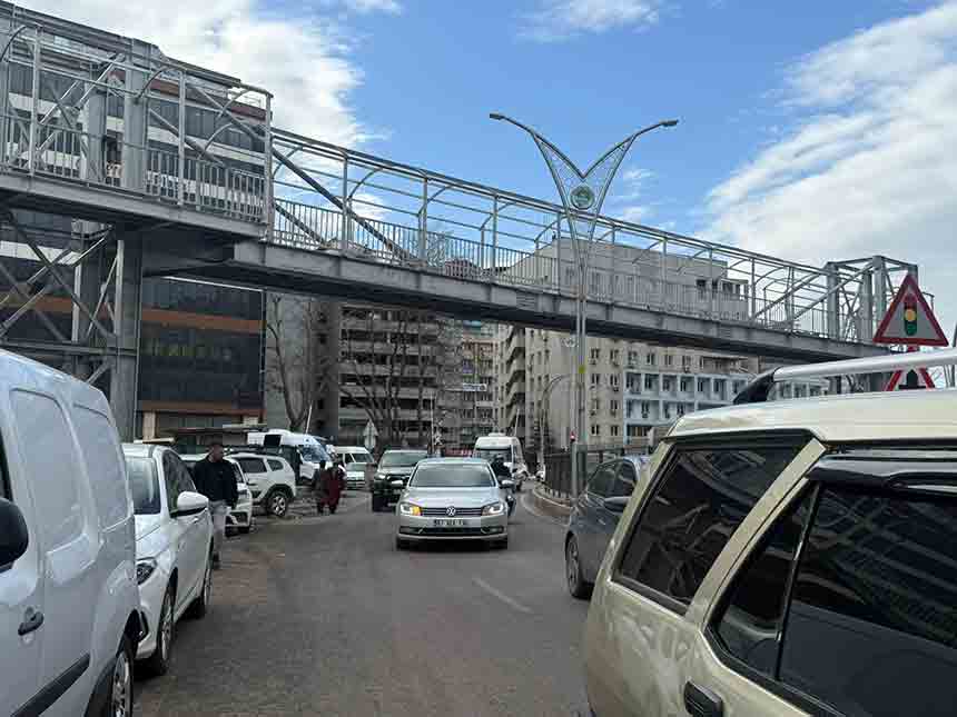 Üst Geçit Var Kaldırım Yok (4)