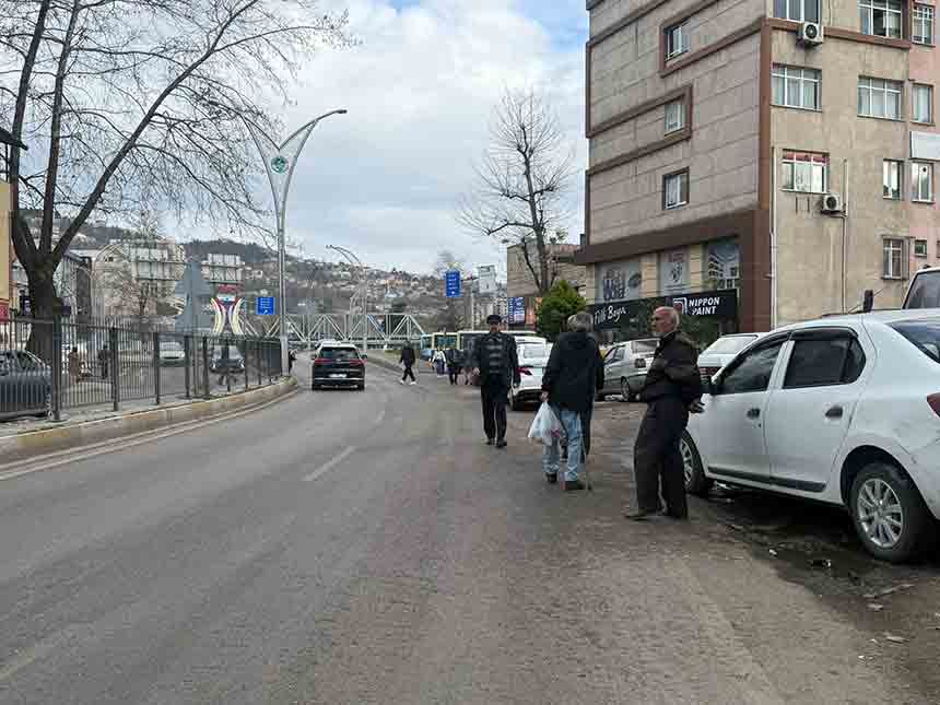 Üst Geçit Var Kaldırım Yok (6)