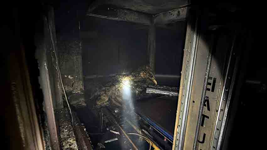 Yangında Küle Dönen Fabrikanın Içinden Görüntüler! (2)