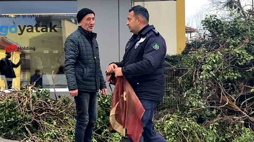 Yıkımı Durdurdu, Bayrağı Kurtardı (1)