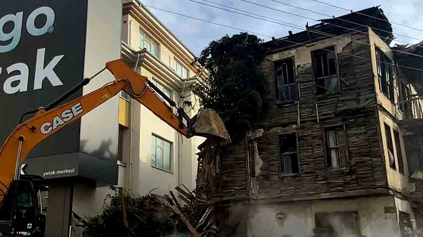 Yıkımı Durdurdu, Bayrağı Kurtardı (2)