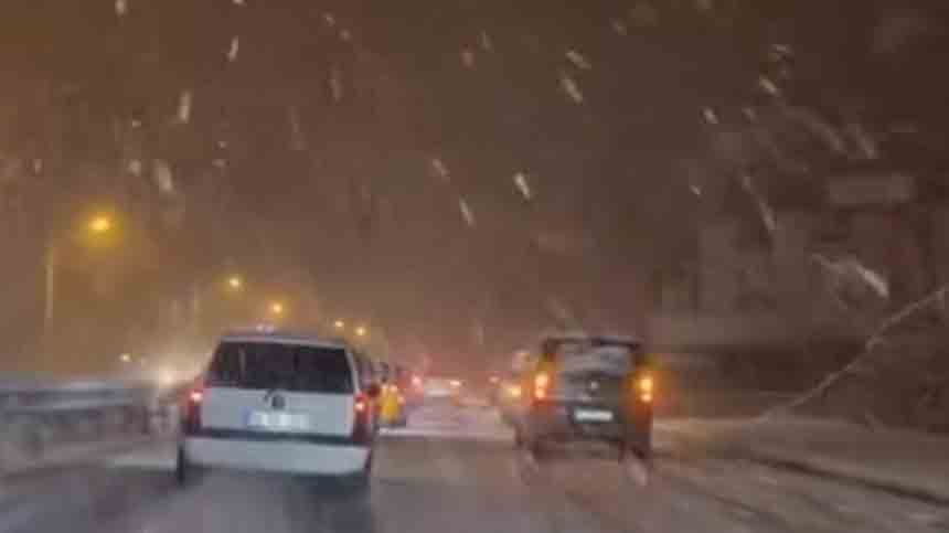 Zonguldak Yeni̇ Yila Karla Gi̇rdi̇ (2)