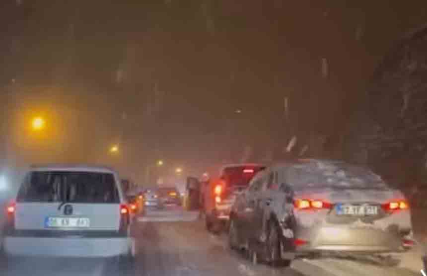 Zonguldak Yeni̇ Yila Karla Gi̇rdi̇ (4)