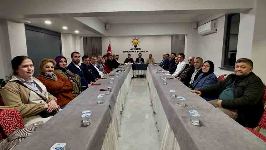 Ak Parti Merkez İlçe Haftalık Toplantısını Düzenledi (1)