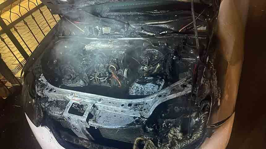 Awm Önünde Araç Kül Oldu