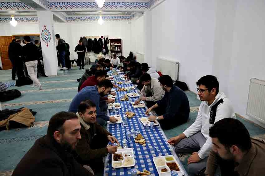 B E U N Ailesi M E D E M’de Iftar Sofrasında Buluştu (1)