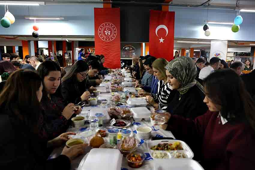 B E U N Ile Zonguldak Gençlik Ve Spor İl Müdürlüğü Iş Birliğinde Iftar Programı (3)