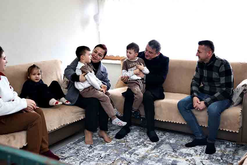 Başkan Erdem’den Miniklere Süt Bebesi Desteği (1)