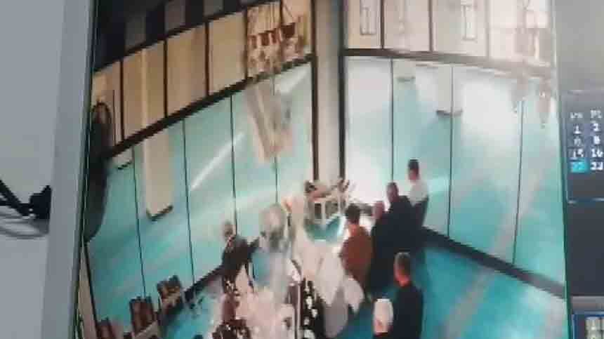 Cami̇de Tavan Çöktü (1)