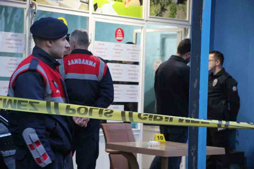 Eşini Ve Mhp Ilçe Başkanını Vurdu (2)