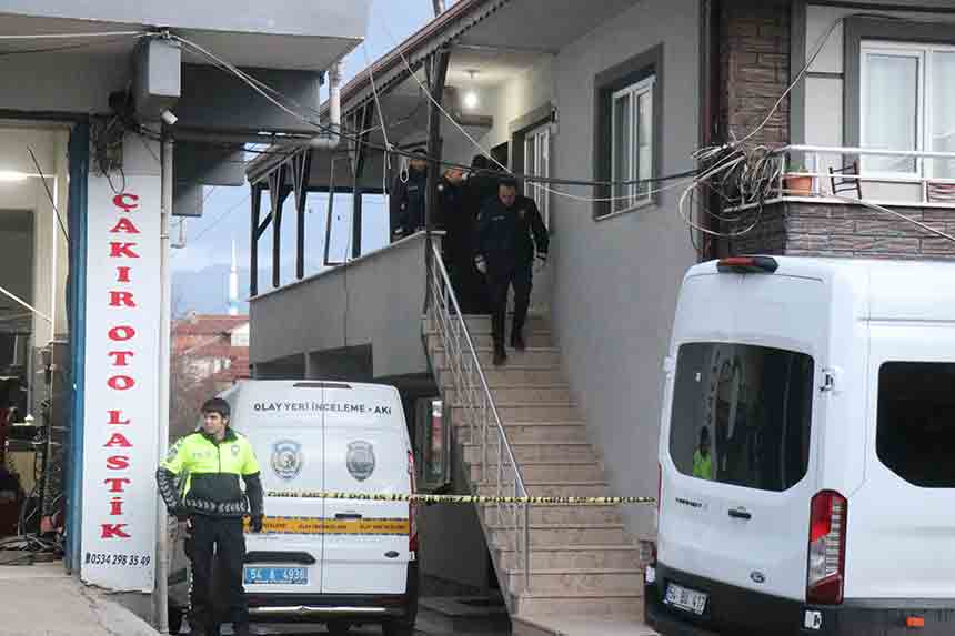 Eşini Ve Mhp Ilçe Başkanını Vurdu (3)