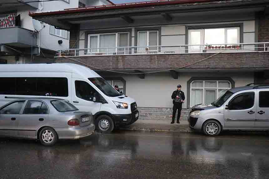 Eşini Ve Mhp Ilçe Başkanını Vurdu (6)