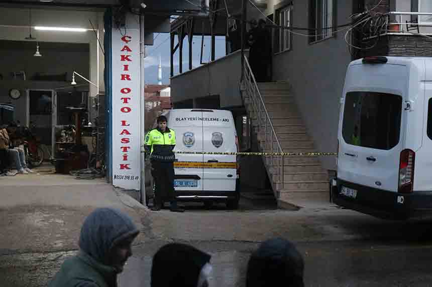 Eşini Ve Mhp Ilçe Başkanını Vurdu (7)