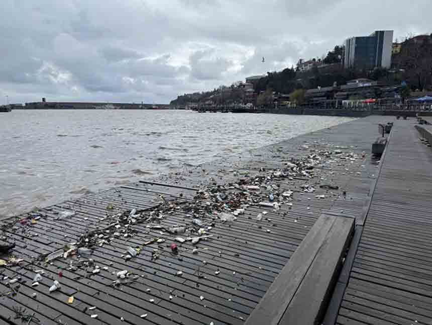 Limanda Çöp Deniz Geri Verdi (2)