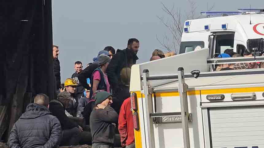 Madenci̇leri̇n Cansiz Bedenleri̇ne Ulaşildi (5)