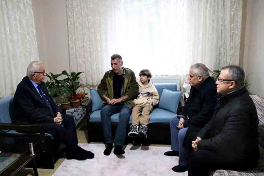 Posbıyık, Depremzede Aileyi Evinde Ziyaret Etti (3)