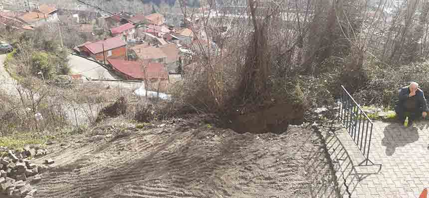Rüzgarli Caddesi̇nde Kayan Yol (1)