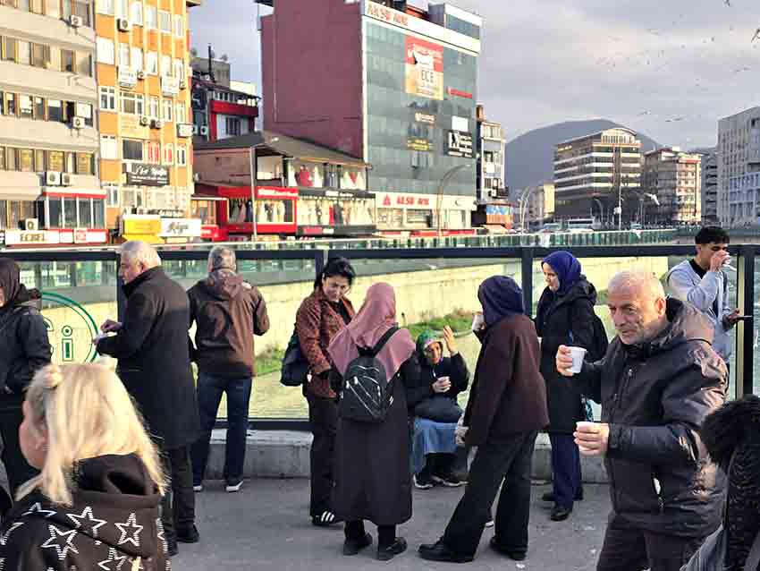 Salep Alabilmek Için Sırada Beklediler (1)