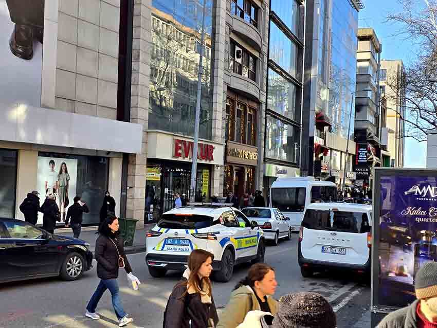 Trafik Yoğunluğu Vatandaşları Ve Sürücüleri Çileden Çıkardı (2)