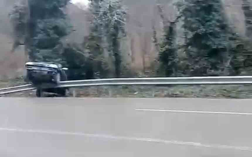 Tünel Çıkışında Düşen Kaya Kaza Yaptırdı (4)