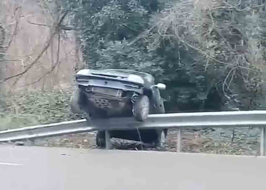 Tünel Çıkışında Düşen Kaya Kaza Yaptırdı (5)