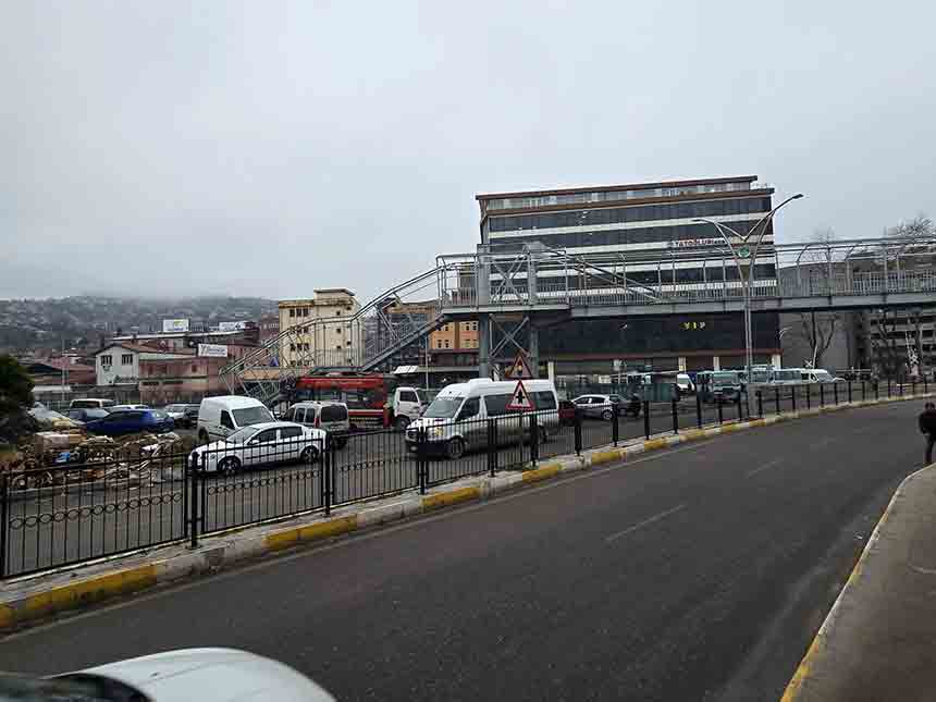 Ü S T G E Ç İ D E G İ D E R K E N T E H L İ K E Y O L C U L U K (3)