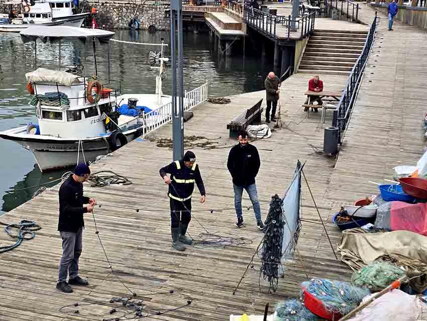 Zonguldak Limanı’nda Balıkçıların Ağ Temizliği (1)