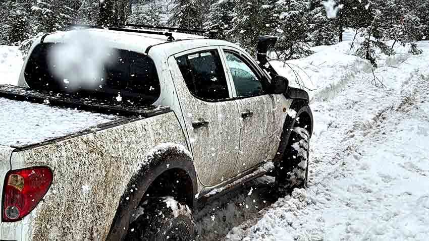 1 Metrelik Karda Adrenalin Dolu Sürüş (3)