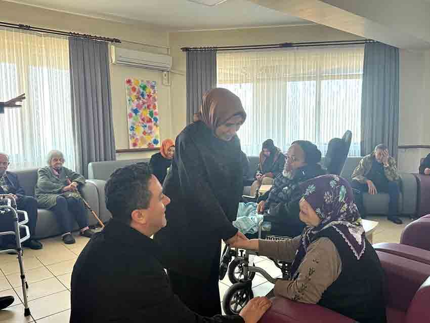 A K Parti Genel Merkez Üyesi Aişe Nur Nacar Zonguldak’ta (3)